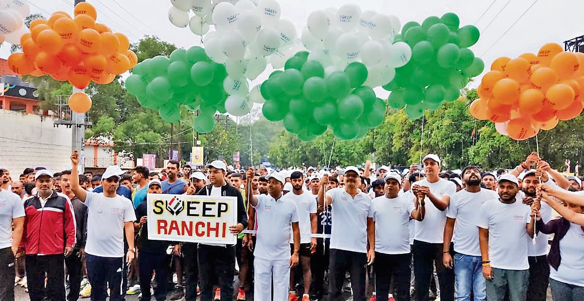 Ranchi News : रन फॉर चेंज- वोट फॉर द फ्यूचर के थीम पर लगायी दौड़