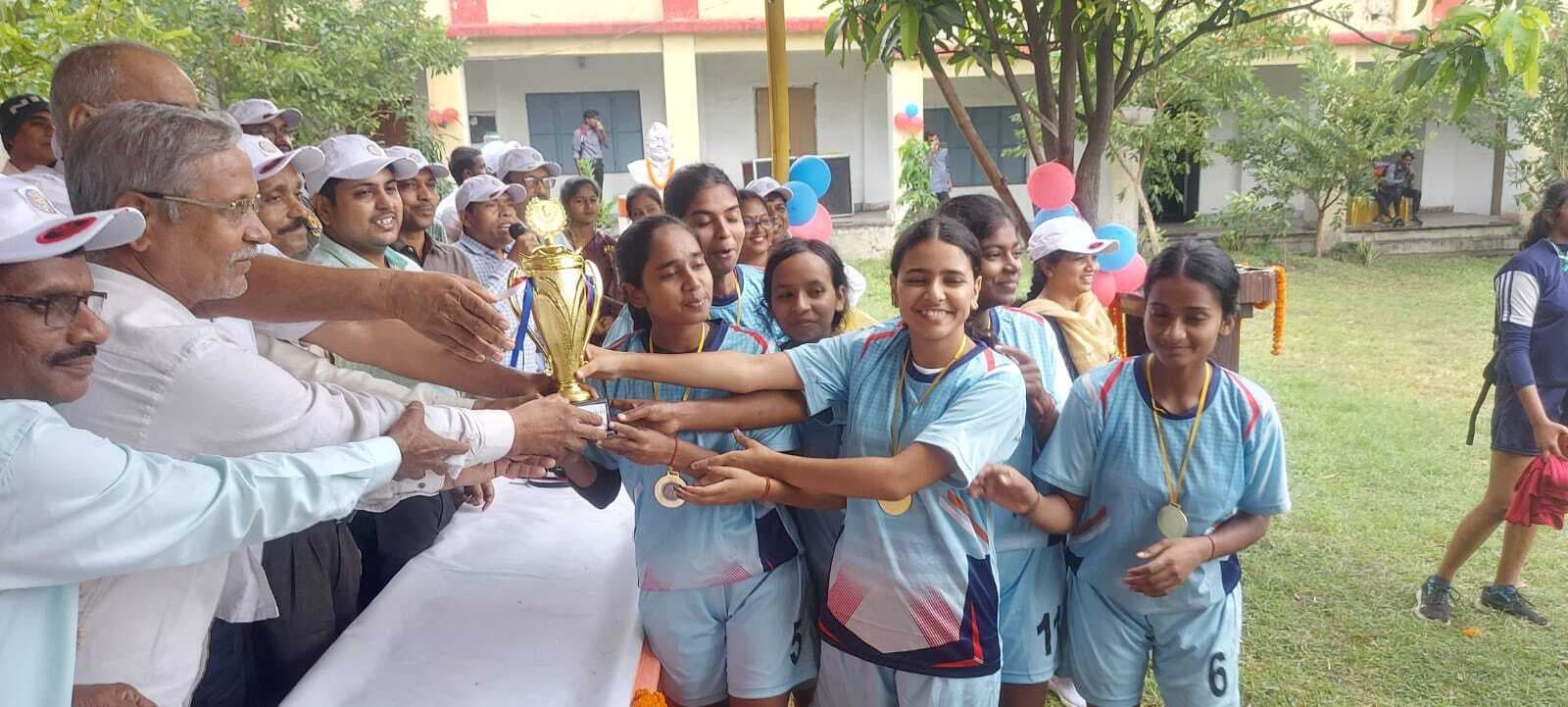 BOKARO NEWS : केबी कॉलेज बेरमो में इंटर कॉलेज वालीबॉल टूर्नामेंट शुरू