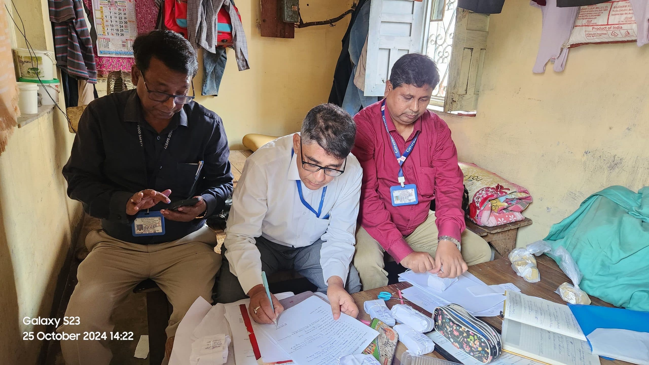 Patna News : गंदगी व फंगस मिलने पर 10 किलो खोया व 51 किलो मिठाई को किया नष्ट