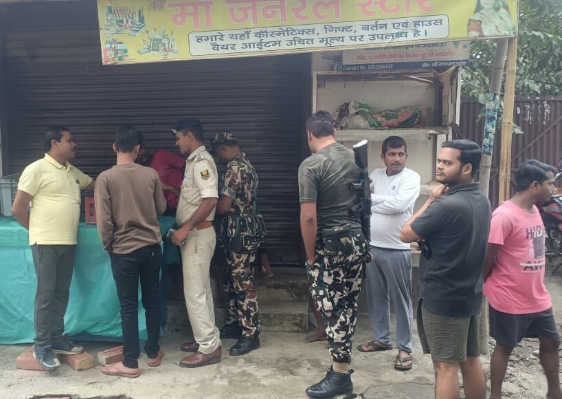 दुकान का ताला तोड़ नकद समेत दो लाख की चोरी