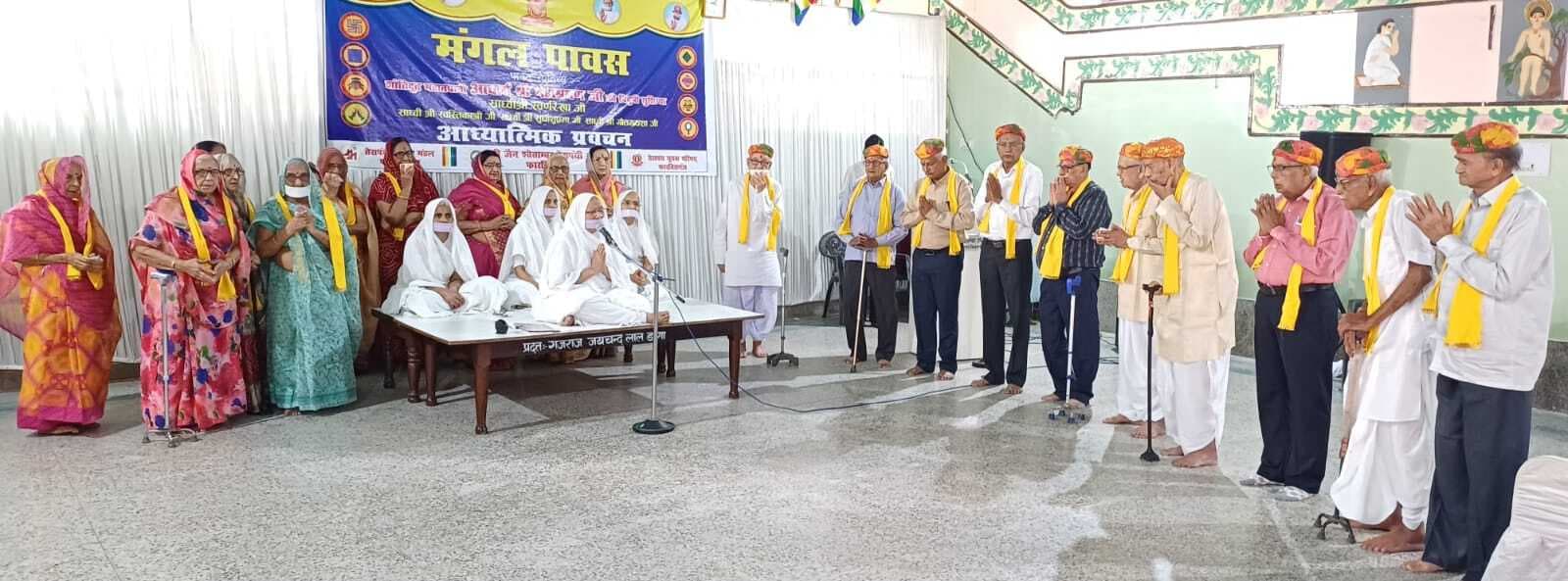 बुजुर्ग व्यक्ति के पास अनुभव का खजाना: साध्वी श्री