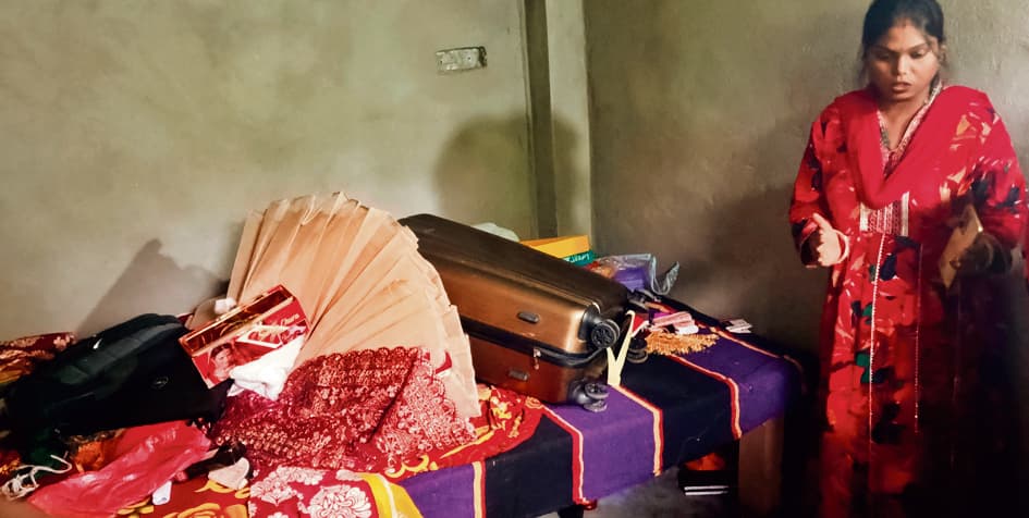 Gaya News : बंद घर में चोरी, 20 हजार रुपये व लाखों के गहने उड़ा ले गये