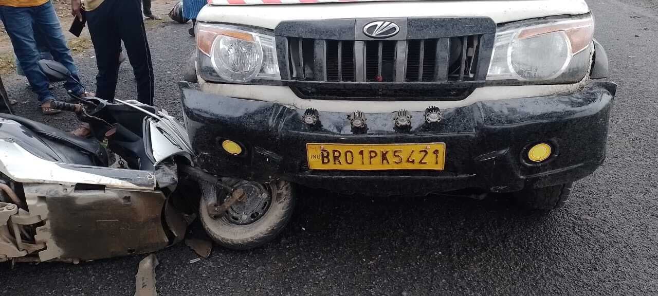 एंबुलेंस ने स्कूटी सवार युवक को मारी ठोकर, हालत गंभीर