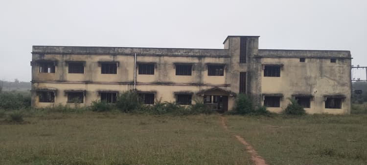 Giridih News:21 वर्षों में महिला आइटीआइ में शुरू नहीं हुई पढ़ाई