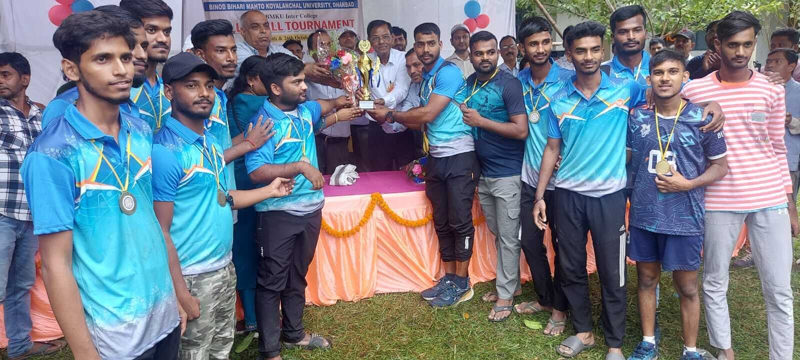 BOKARO NEWS : इंटर कॉलेज वॉलीबॉल टूर्नामेंट में केबी कॉलेज बेरमो बना विजेता