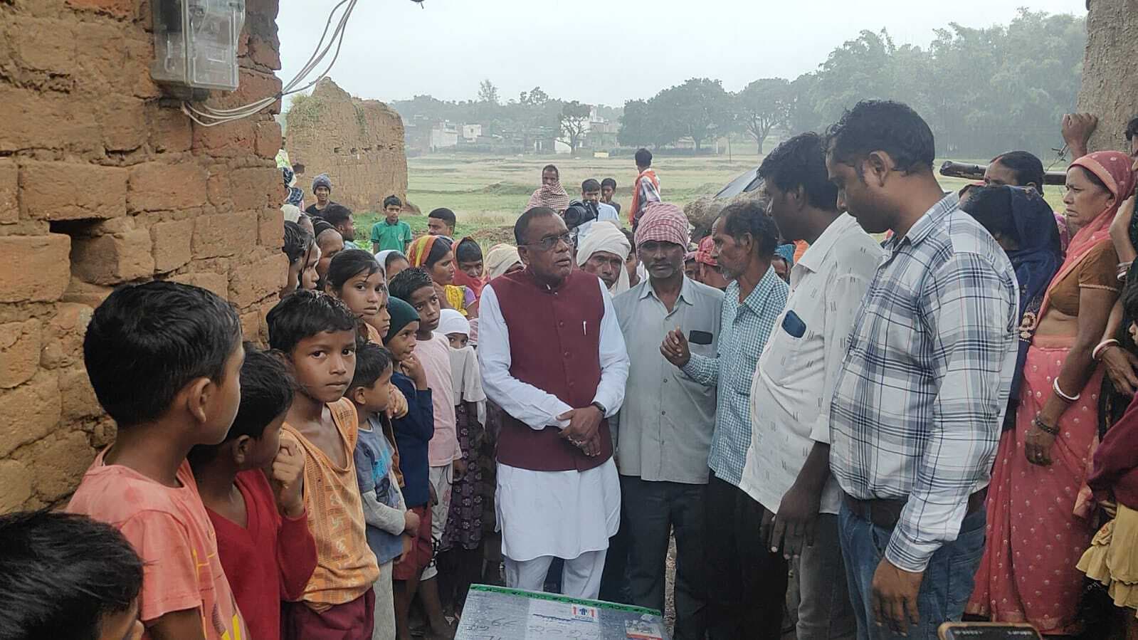 Giridih News: मलेशिया से 53 दिनों बाद मजदूर का शव पहुंचा औरा, मातम