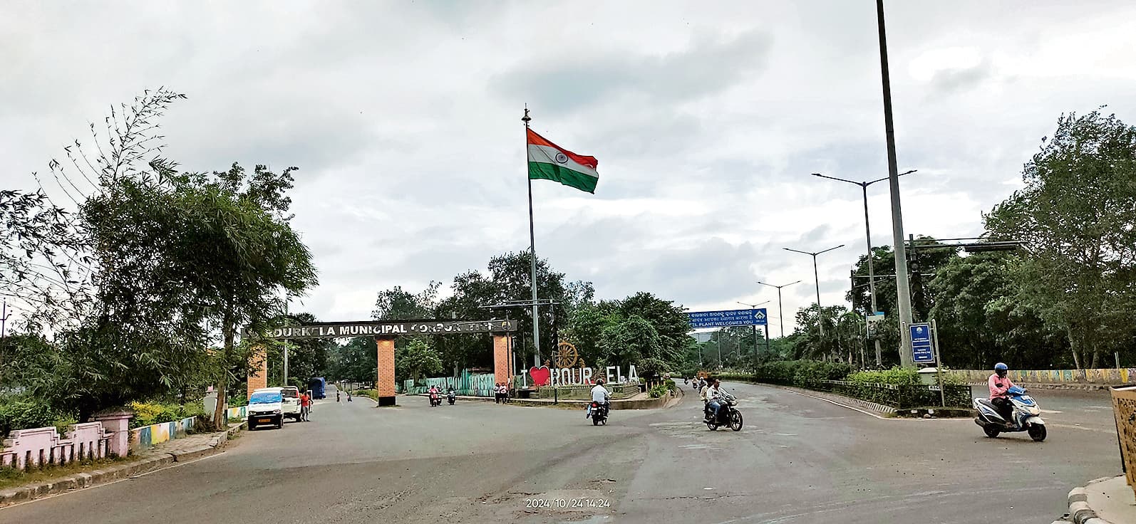Rourkela News: दिनभर हुई रुक-रुक कर होती रही बारिश, स्मार्ट सिटी में ठिठुरन बढ़ी