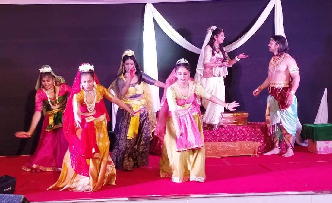 उर्वशी की प्रस्तुति दे कलाकारों ने मोहा मन