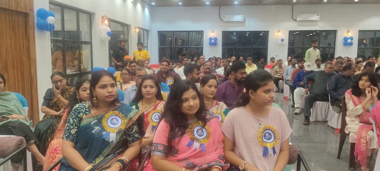 Dhanbad News:सेंट्रल बैंक ऑफ इंडिया की गजल संध्या झूमे लोग