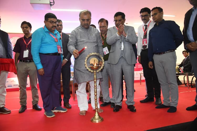 महीने में एक दिन मुफ्त में इलाज करें राज्य के सभी डाॅक्टर : मंगल पांडेय