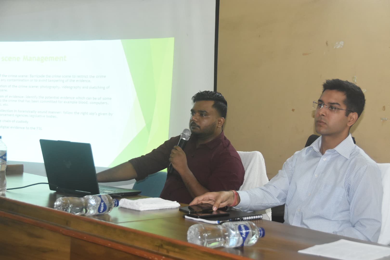 DHANBAD NEWS : क्राइम इनवेस्टिगेशन के लिए दी गयी फॉरेन्सिक साइंस की जानकारी