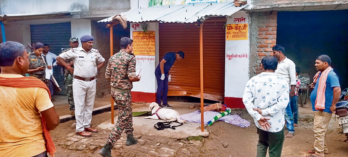 Gaya News : जीयनबिगहा में ज्वेलरी दुकान से 10 लाख रुपये के गहने चोरी