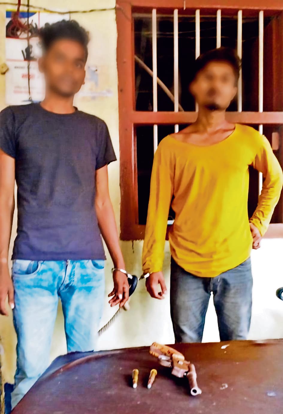 hajipur news. हथियार के साथ बाइक सवार दो बदमाश गिरफ्तार