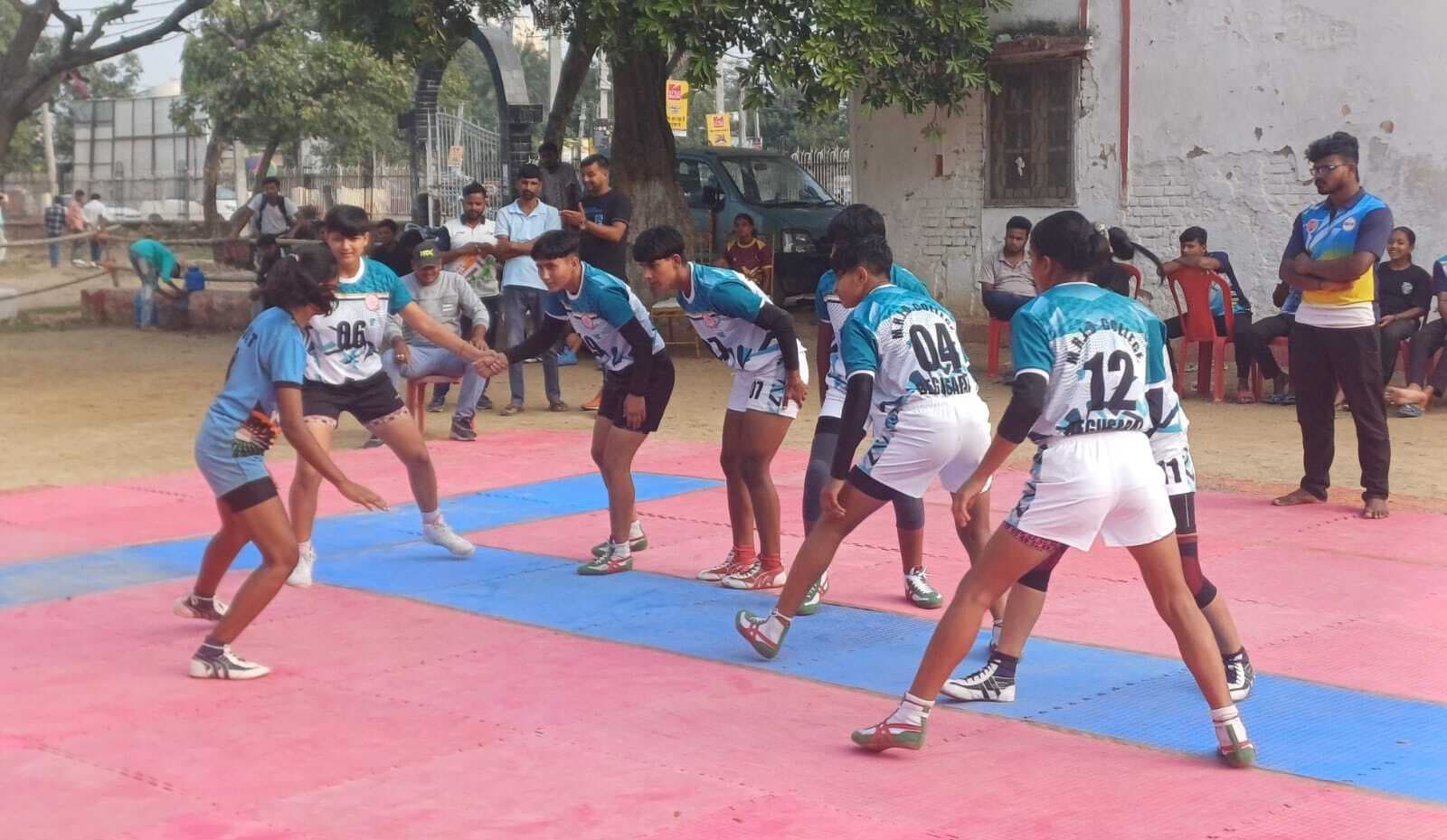 Darbhanga News: अंतर महिला कबड्डी प्रतियोगिता में अंतिम चार में जगह बनानेवाली टीमों के बीच भिड़ंत आज