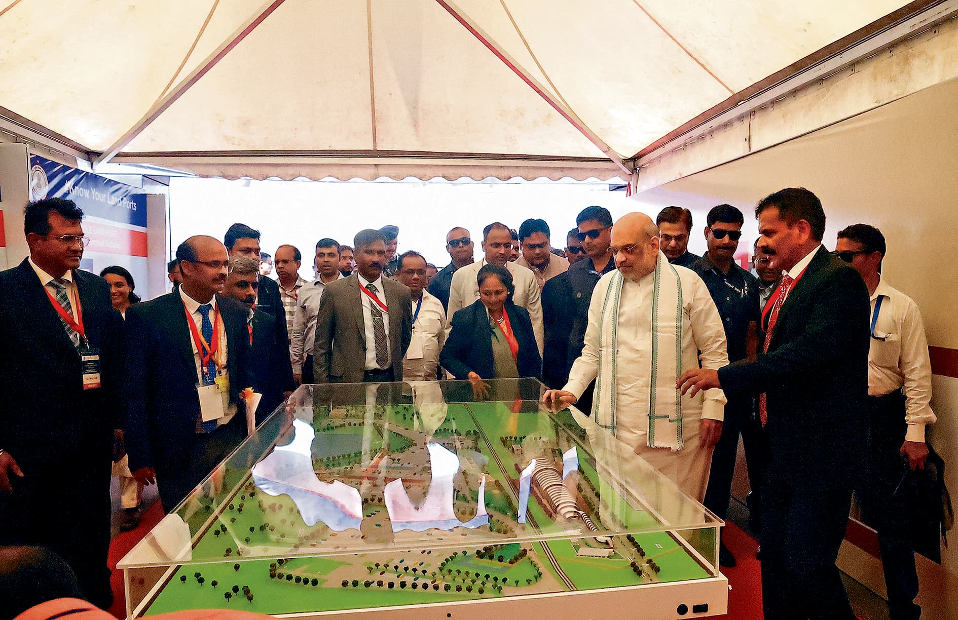 बंगाल में 2026 में बदलाव लायें, हम घुसपैठ पर रोक लगायेंगे और राज्य में शांति सुनिश्चित करेंगे : शाह