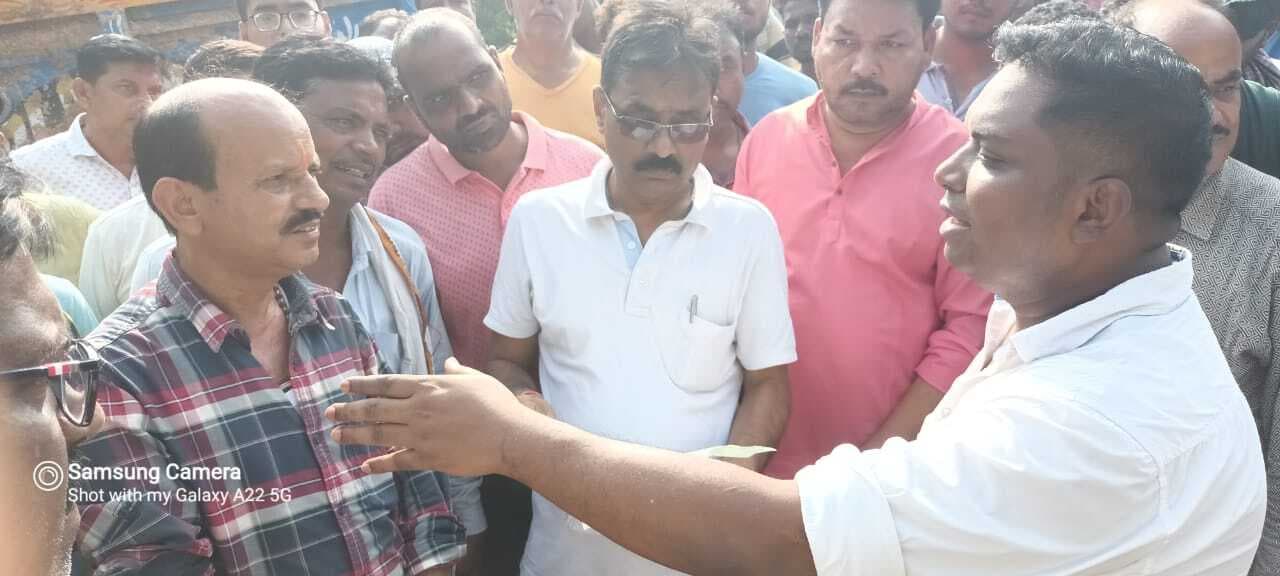 Dhanbad News:डुमरकुंडा घाट से बालू लदे नौ ट्रैक्टरों के चालान जब्त, बालू उठाव पर लगायी रोक