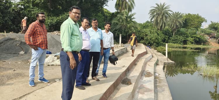 बीडीओ ने छठ घाटों का किया निरीक्षण, सफाई का दिया निर्देश