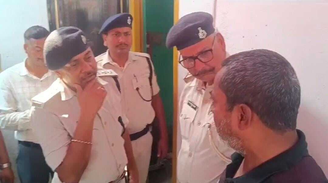 बीकॉम पार्ट टू की छात्रा का फंदे से लटका मिला शव