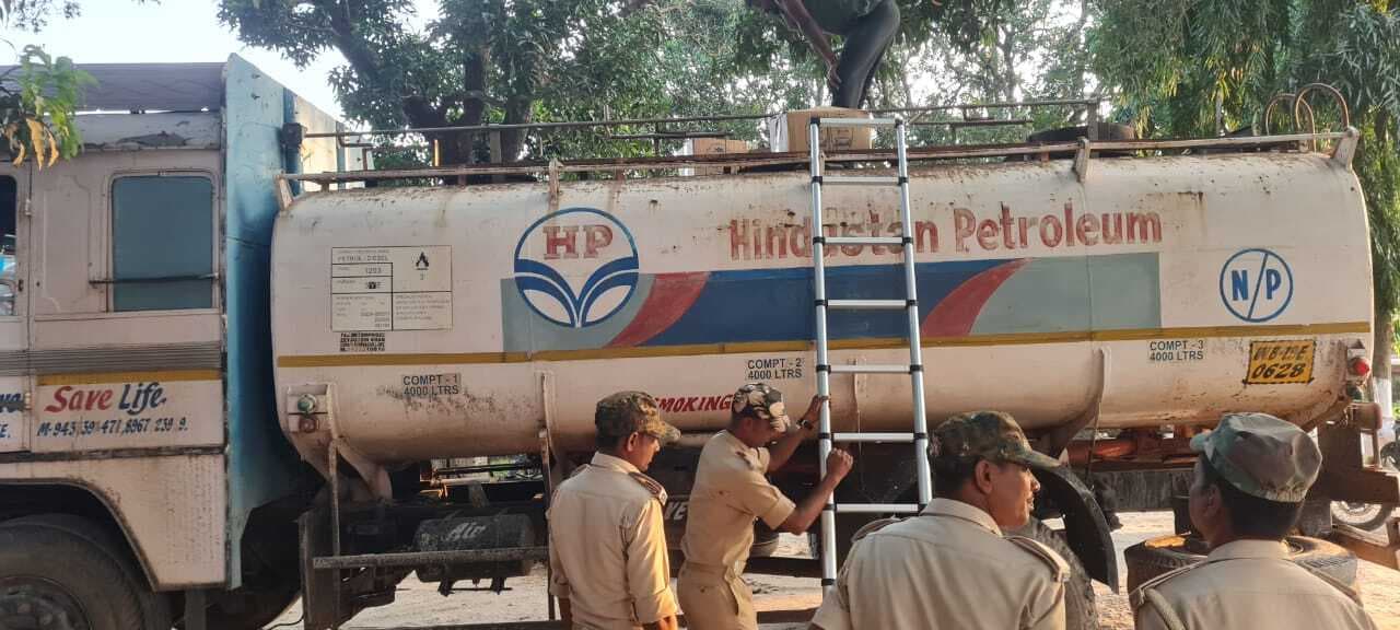 टैंकर से 1941 लीटर अंग्रेजी शराब बरामद, दो गिरफ्तार