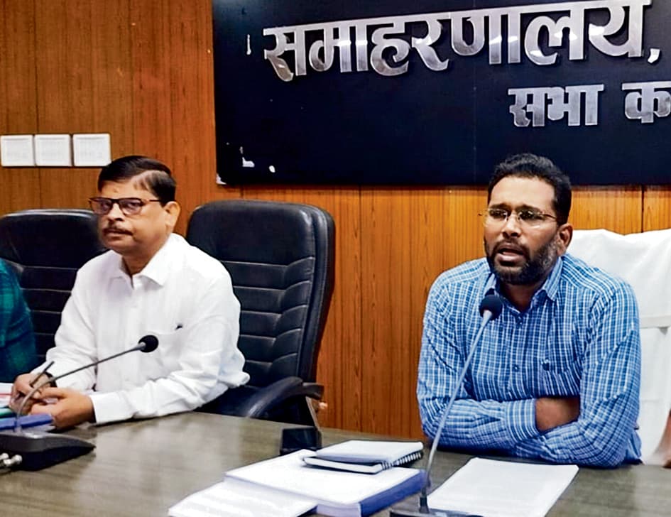 Gopalganj News : बंजारी में चिह्नित बस स्टैंड की भूमि का स्थल निरीक्षण कर रिपोर्ट प्रस्तुत करे नप