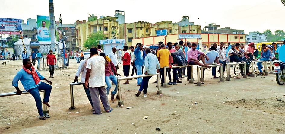 Chhapra News : रेलवे जंक्शन के पास निर्धारित स्टैंड में वाहन लगाने का निर्देश जारी