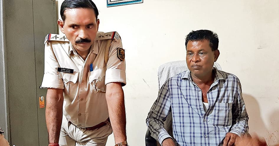 hajipur news. अपहृत राजस्व कर्मचारी को पुलिस ने यूपी से किया बरामद