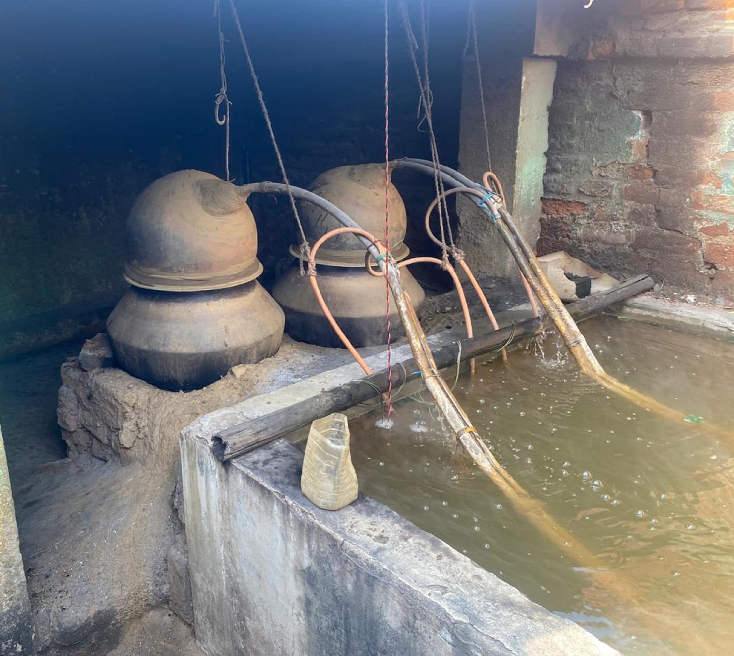 BOKARO NEWS: उत्पाद विभाग ने चलाया छापेमारी अभियान, 499 लीटर शराब जब्त