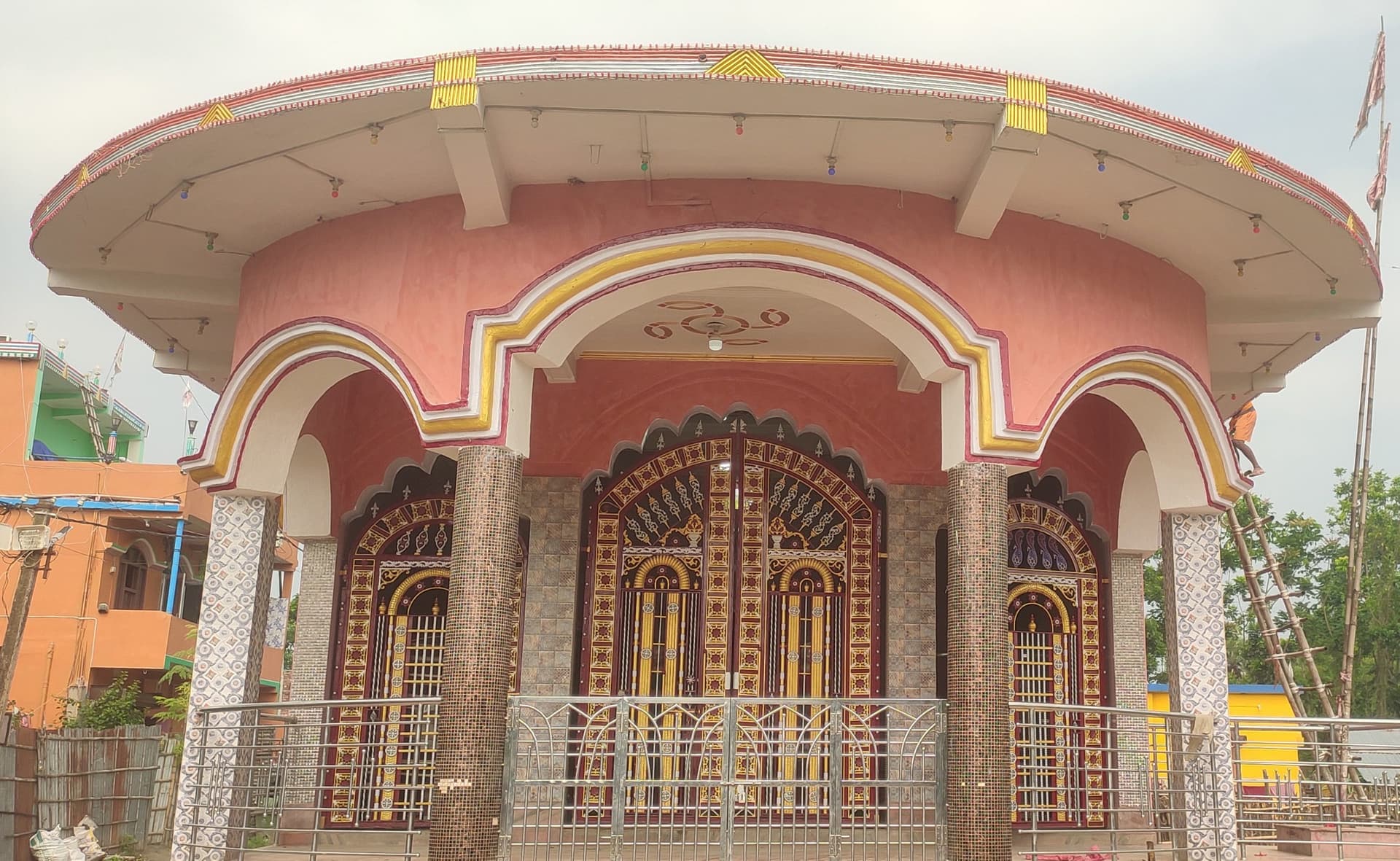 केमई गांव में छोटी काली से मिलने आती हैं बड़ी काली