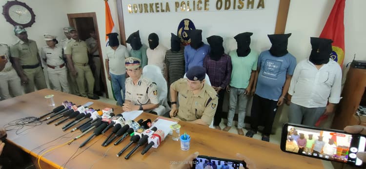 Rourkela news: पाउडर लगा पॉलिश करने के नाम पर सोने-चांदी के गहनों की करते थे ठगी, नौ आरोपी गिरफ्तार