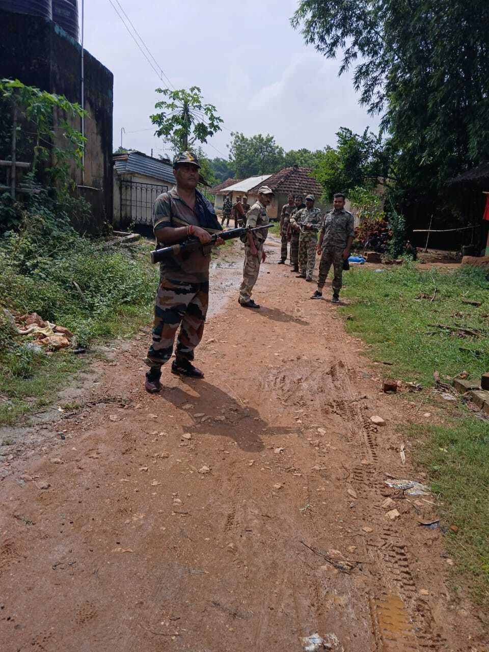 Jamshedpur News : शांतिपूर्ण चुनाव कराने पहुंची बीएसएफ, सीआईएसएफ और एसएसबी