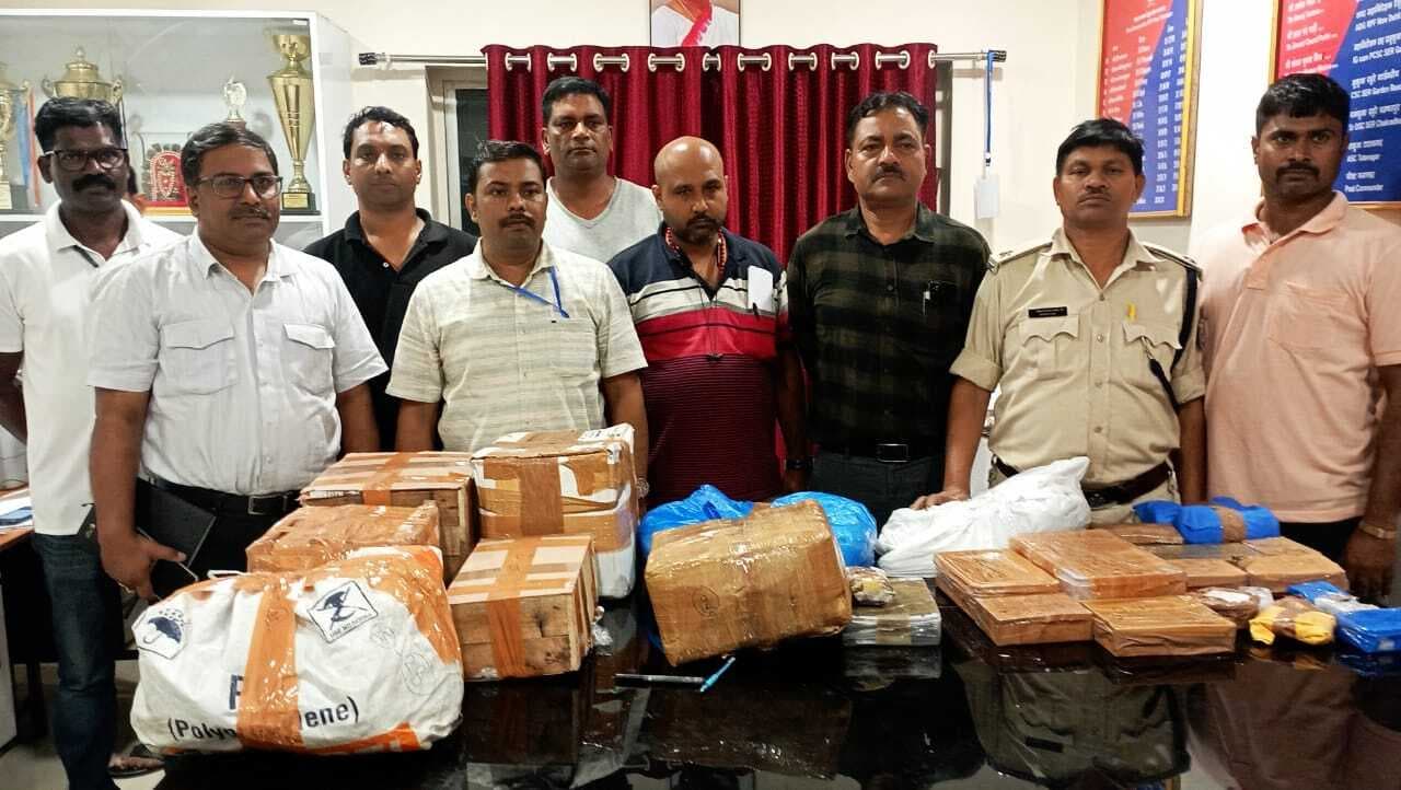 Jamshedpur News : 1 करोड़ 57 लाख के गहनों के साथ जुगसलाई का युवक टाटानगर स्टेशन से पकड़ाया