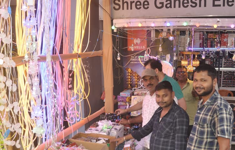 कहीं दीप तो कहीं मेक इन इंडिया की लड़ियों से रोशन होंगे घर