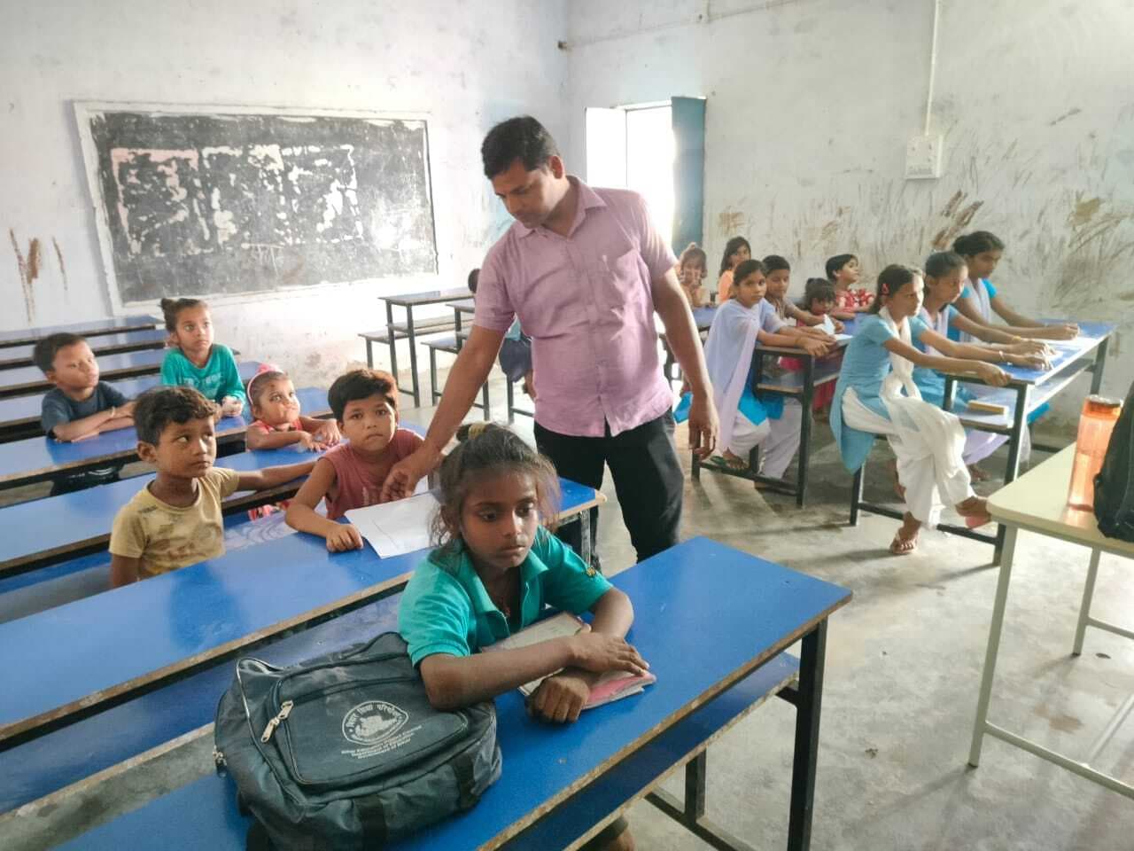 परिभ्रमण मामले पर आरोपी शिक्षकों से डीपीओ स्थापना ने पूछा स्पष्टीकरण