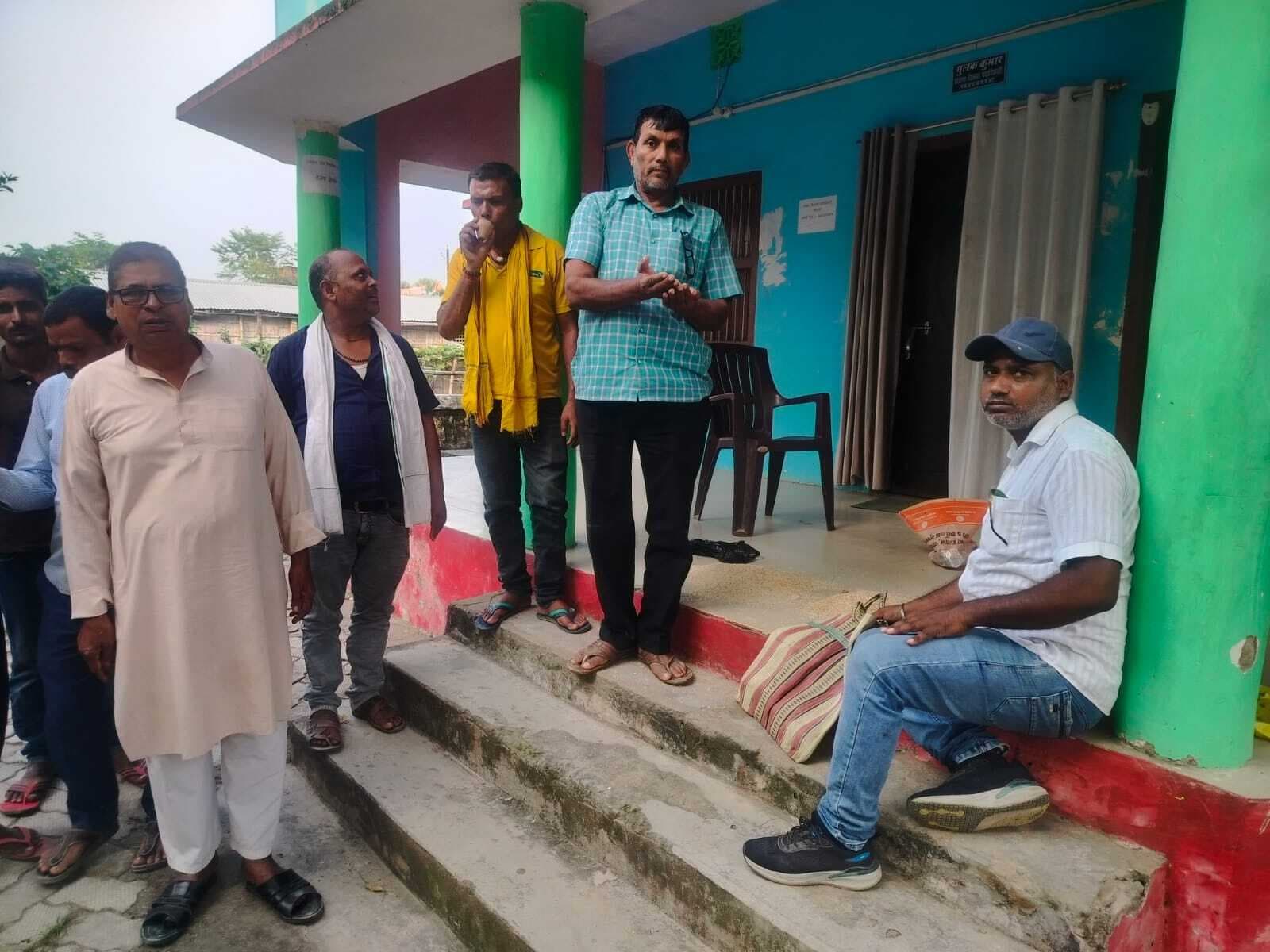 सड़ा हुआ चावल लेने से लाभुकों ने किया इंकार