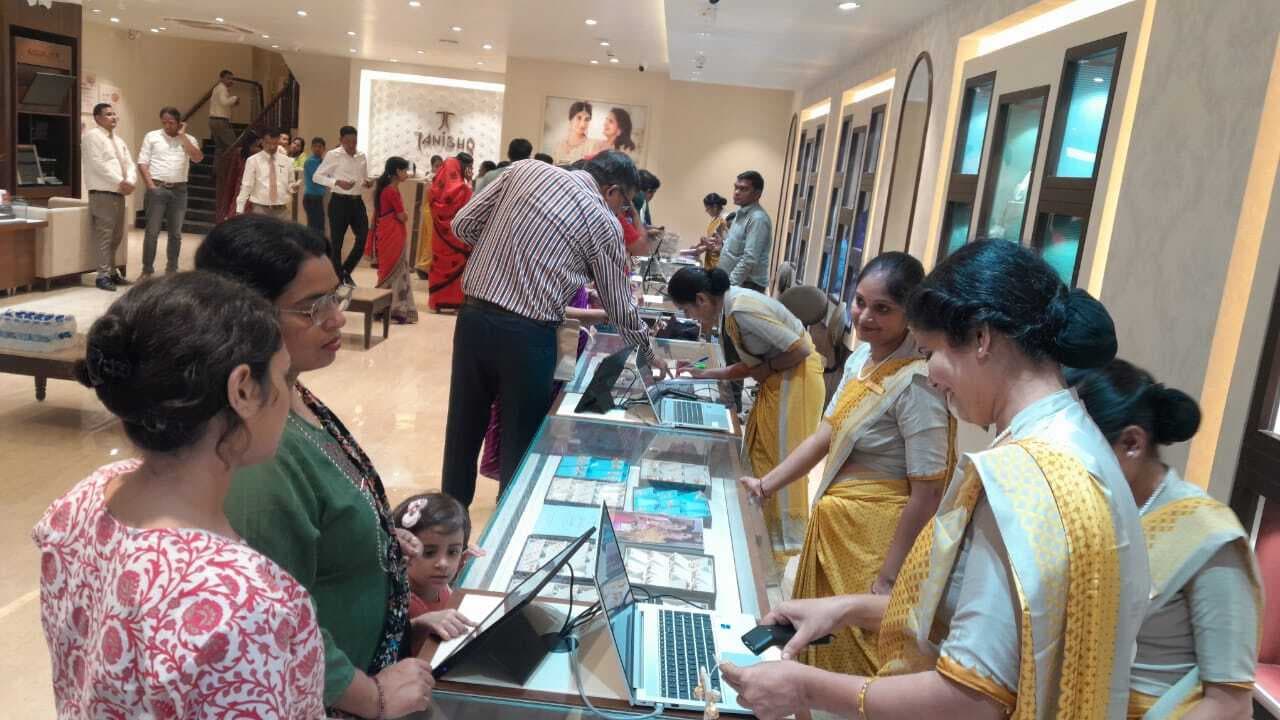 धनतेरस : बाजार में हुई धनवर्षा, 100 करोड़ से अधिक का हुआ कारोबार