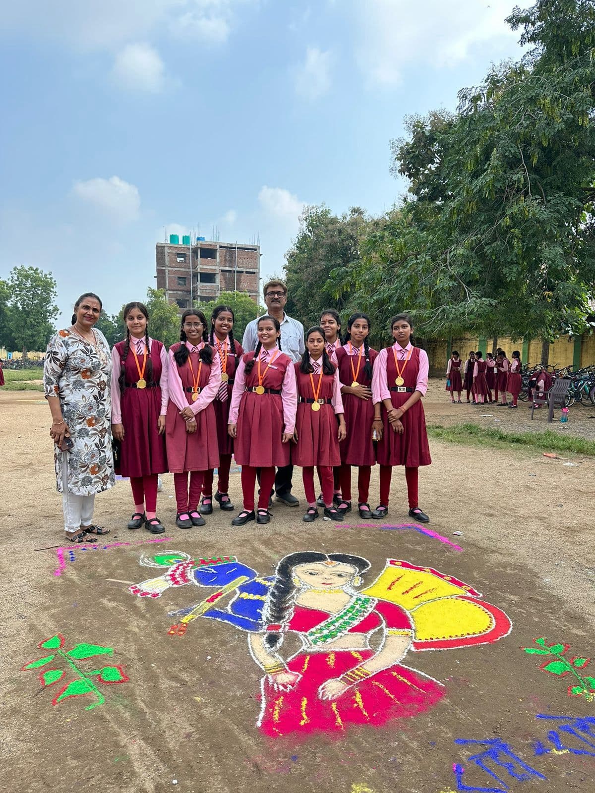नारी सशक्तिकरण, सामाजिक कुरीतियां व प्रकृति के संरक्षण का रंगोली के जरिये दिया संदेश