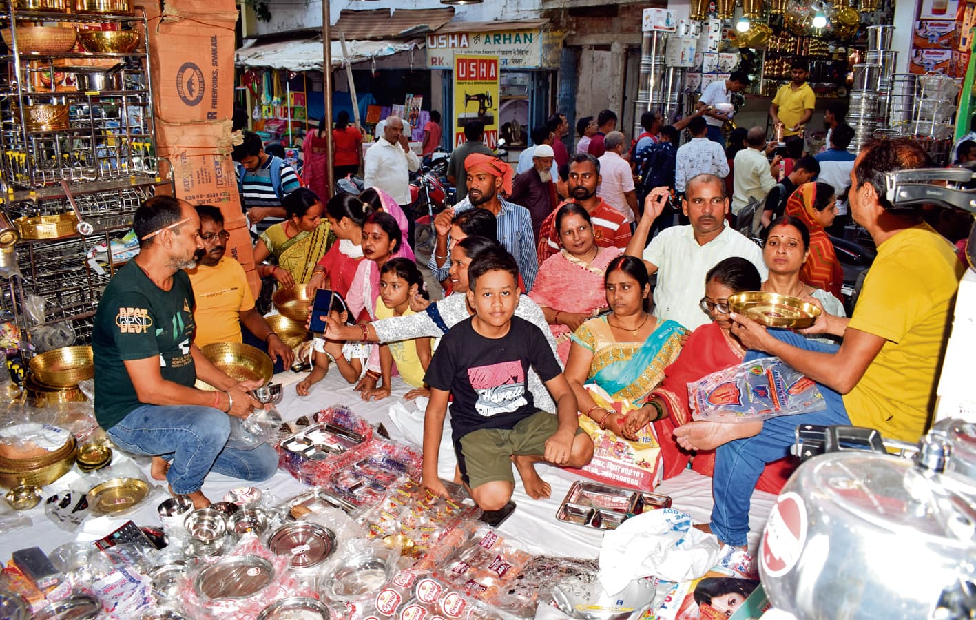 धनतेरस पर झूम उठा बाजार, हुई धनवर्षा