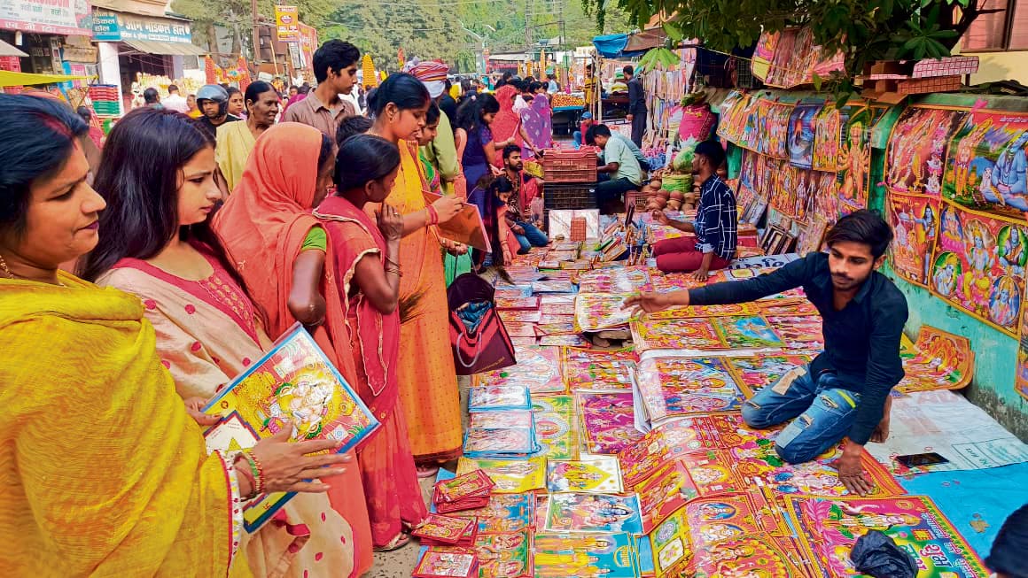 Gopalganj News  : महालक्ष्मी ने की धनवर्षा, धनतेरस पर झूम उठा बाजार, पहले ही दिन 500 करोड़ से ऊपर का हुआ कारोबार