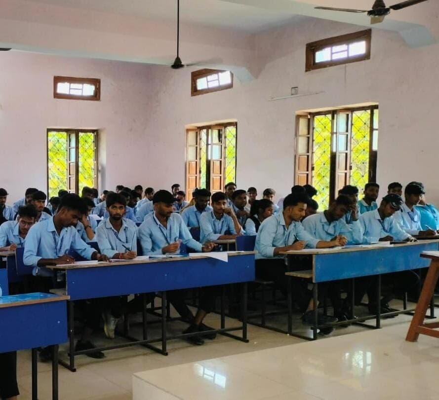 Giridih News: ज्ञापन सौंपने आये आभाविप कार्यकर्ताओं के साथ मारपीट