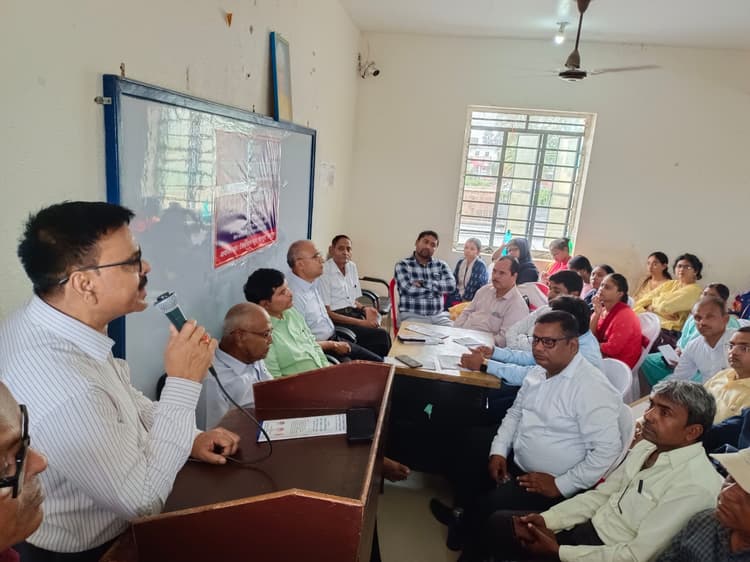 विज्ञान व गणित के शिक्षक तैयार करें बाल वैज्ञानिक