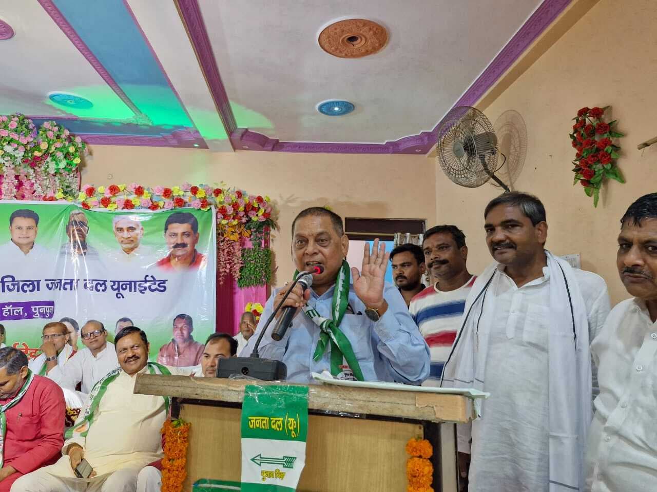 लोकतंत्र को ठीक रखने में सीएम सफल : नीरज कुमार