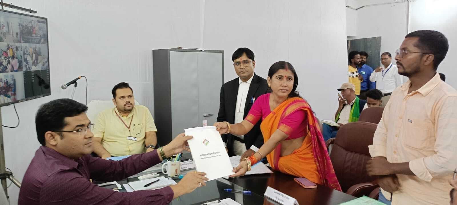 BOKARO NEWS : अंतिम दिन गोमिया विस से आठ तथा बेरमो विस से छह ने कराया नामांकन