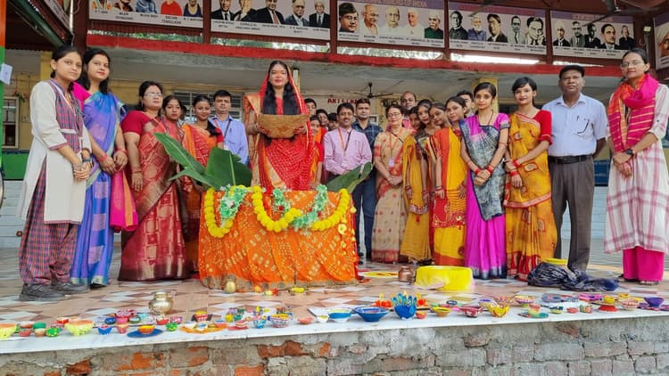 Giridih News : महापर्व छठ का सजीव चित्रण कर सबों को किया मंत्रमुग्ध