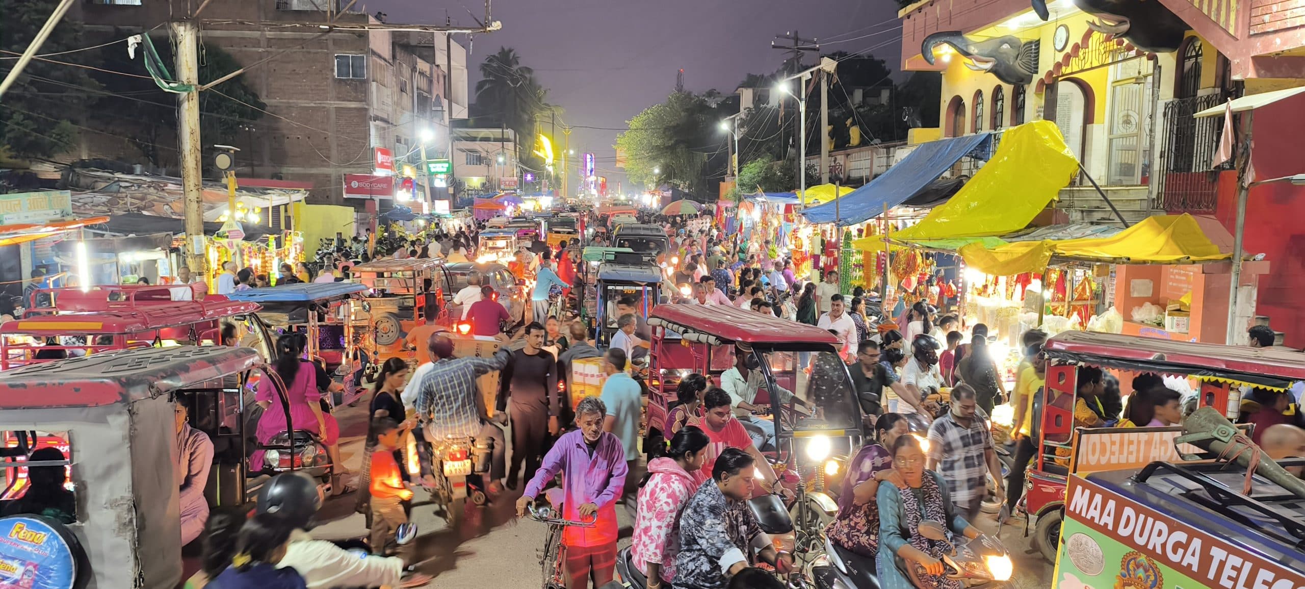 Giridih News : धनतेरस पर गिरिडीह के बाजार रहे गुलजार