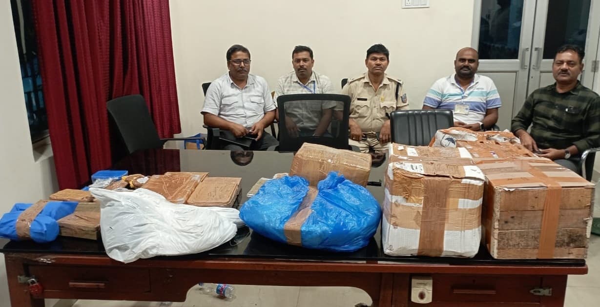 Jamshedpur News : टाटानगर स्टेशन से बरामद 1.57 करोड़ के आभूषण को चुनाव आयोग ने छोड़ा, आइटी विभाग से एनओसी का इंतजार