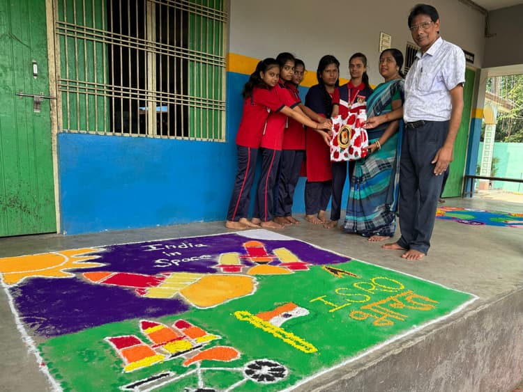 रंगोली के माध्यम से अनेकता में एकता का दिया संदेश