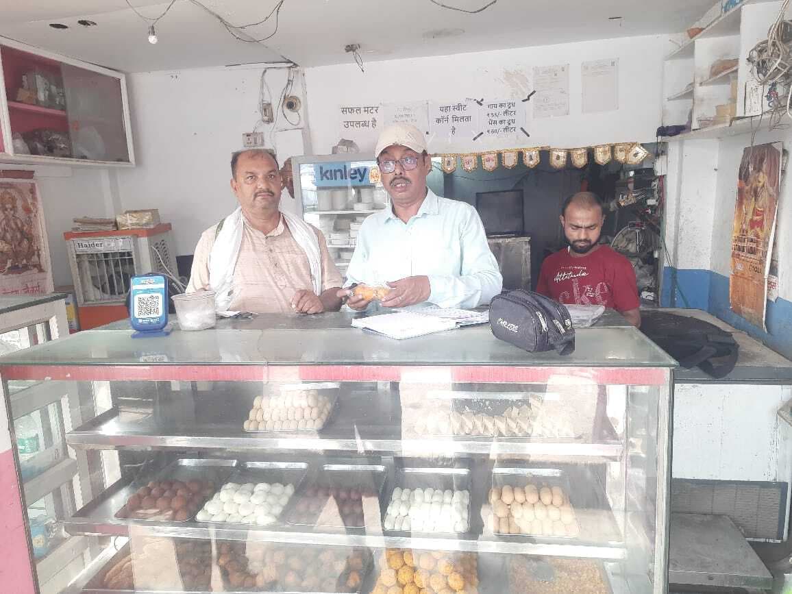 जिला खाद्य सुरक्षा पदाधिकारी ने की मिष्ठान दुकानों की जांच
