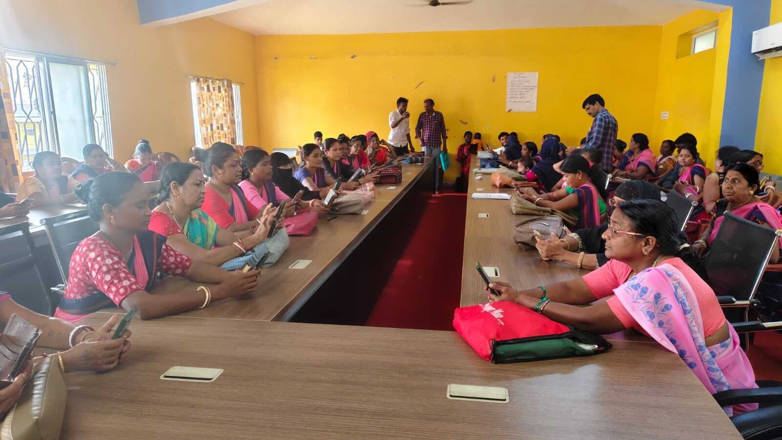 बीएलओ को पोल-डे मॉनिटरिंग एप का दिया गया प्रशिक्षण