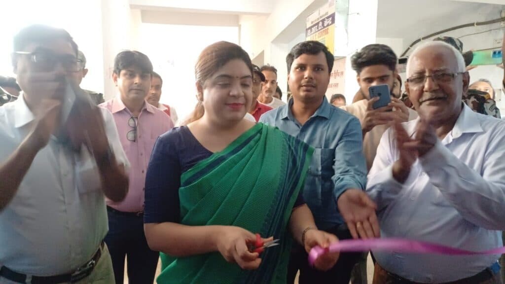 सदर अस्पताल मे लिफ्ट की सुविधा शुरू, डीएम ने किया उद्द्घाटन