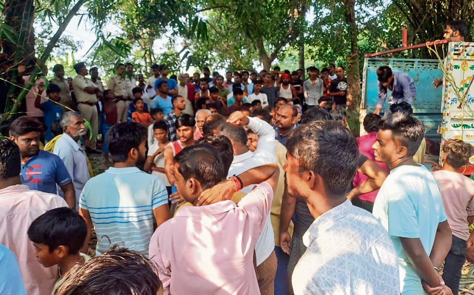 hajipur news. बकरी फार्म में लटका मिला युवक का शव